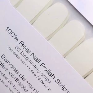 Color Street Nails
Bundle and save on shipping per set!